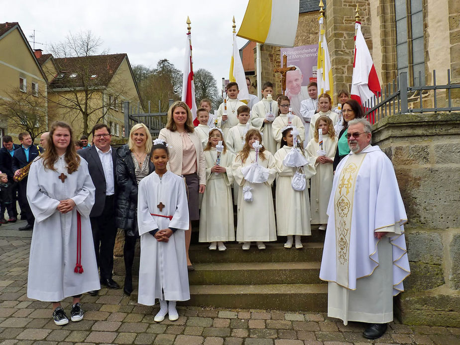 1. Heilige Kommunion in St. Crescentius (Foto: Karl-Franz Thiede)